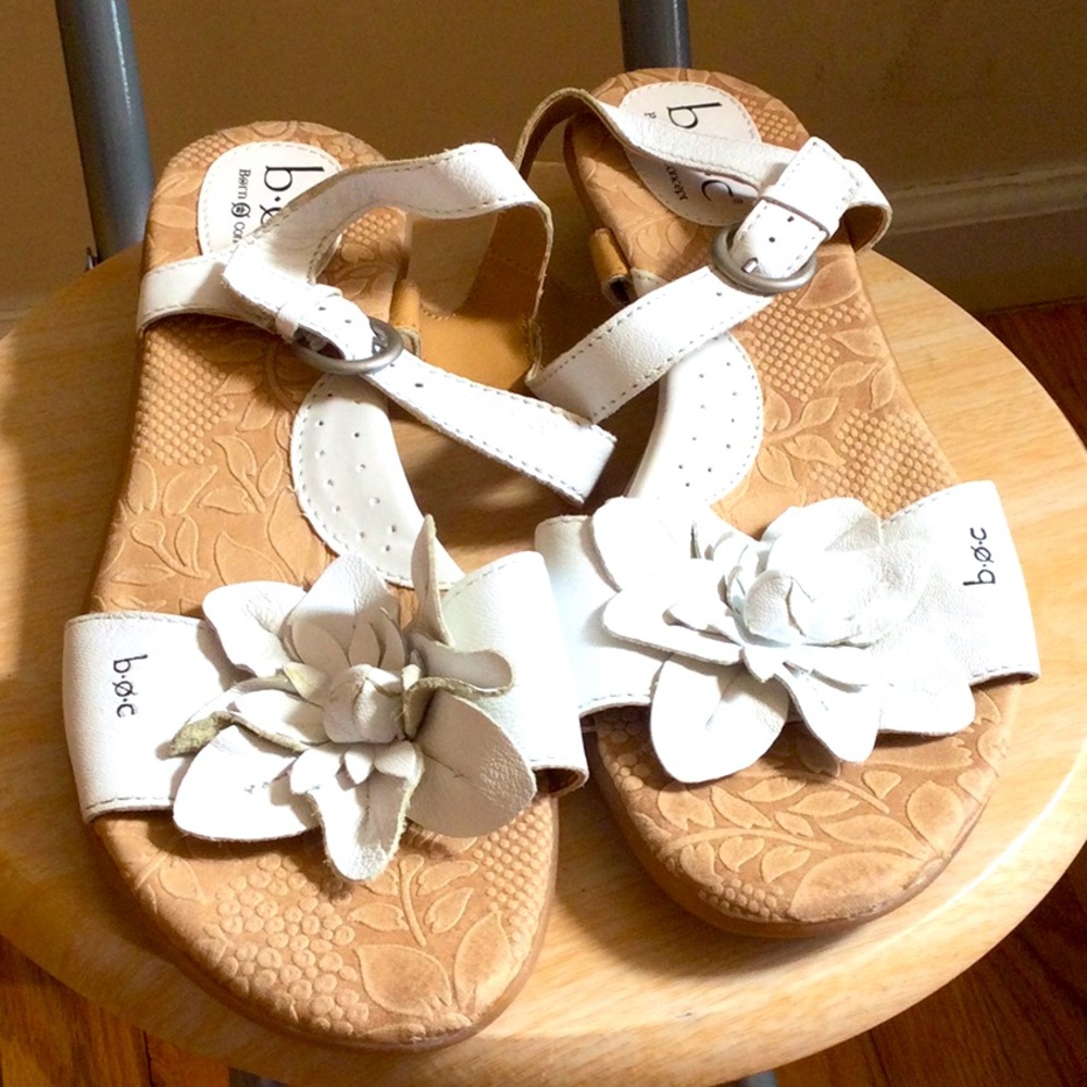 NEW B.O.C Born Flower Embellished Leather Sandal 9